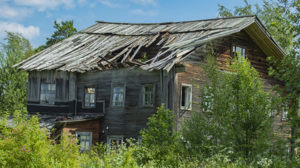 Cottage Demolition in Leland